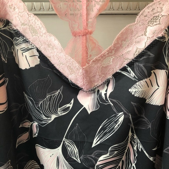 🎄 La Vie En Rose cami  pink/black floral pattern SZ M - Picture 1 of 8